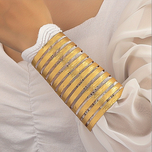 Zara Jewelry - NWT Limited Edition Zara Gold Textured Cuff Bracelet Bohemian Hippie Festival